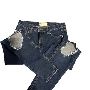Free People Jeans Womens 28R Distressed busted Dark Wash Skinny Cotton Blend